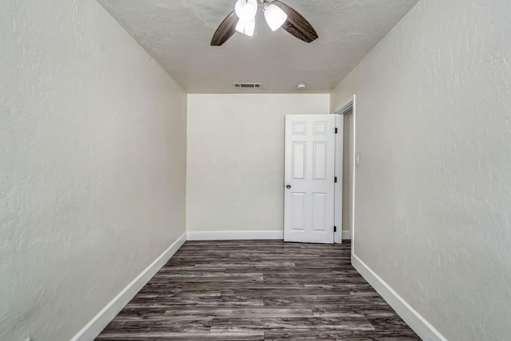Image 21 of property listing at 214 E Pine Avenue, Fresno, CA 93728
