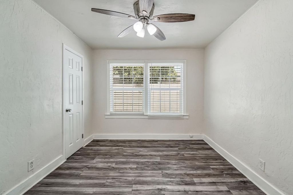 Image 22 of property listing at 214 E Pine Avenue, Fresno, CA 93728