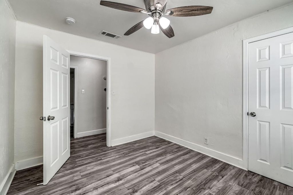 Image 23 of property listing at 214 E Pine Avenue, Fresno, CA 93728