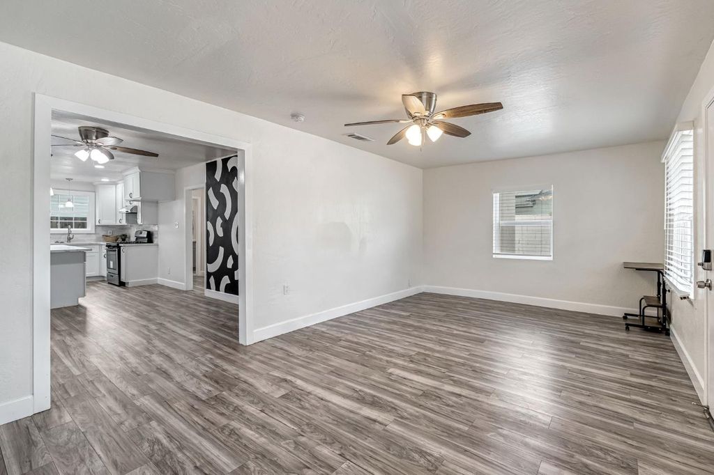 Image 8 of property listing at 214 E Pine Avenue, Fresno, CA 93728