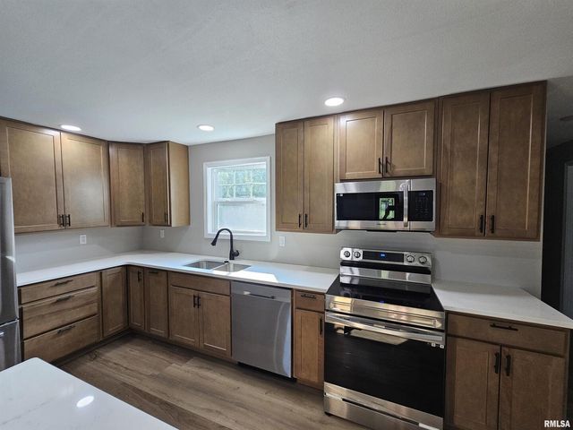 16530 E FAIRFIELD Road, Mt Vernon, IL 62864