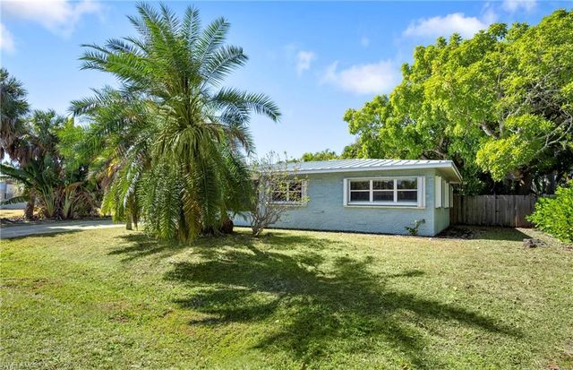 5736 Riverside DR, Cape Coral, FL 33904