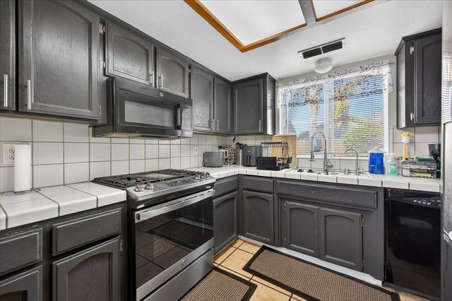 2459 N Bendel Avenue, Fresno, CA 93722