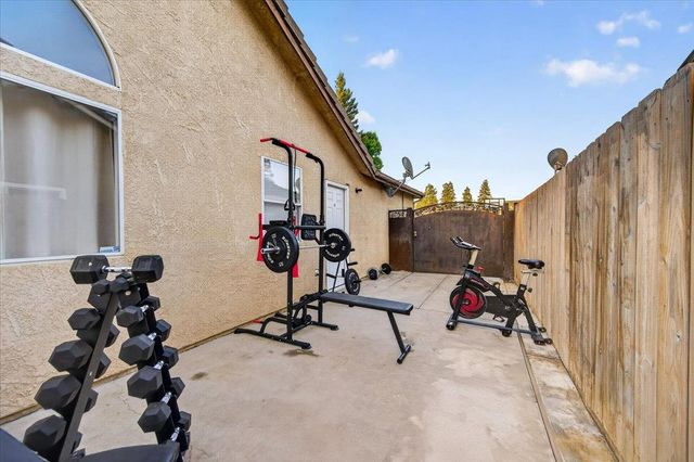 2459 N Bendel Avenue, Fresno, CA 93722