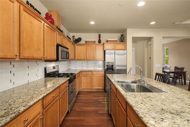 8017 Douglas Avenue SE, Snoqualmie, WA 98065