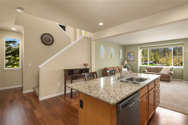 8017 Douglas Avenue SE, Snoqualmie, WA 98065