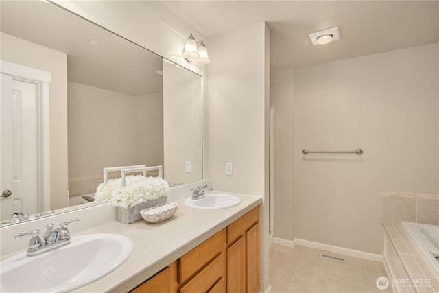 8017 Douglas Avenue SE, Snoqualmie, WA 98065