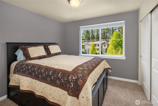 8017 Douglas Avenue SE, Snoqualmie, WA 98065