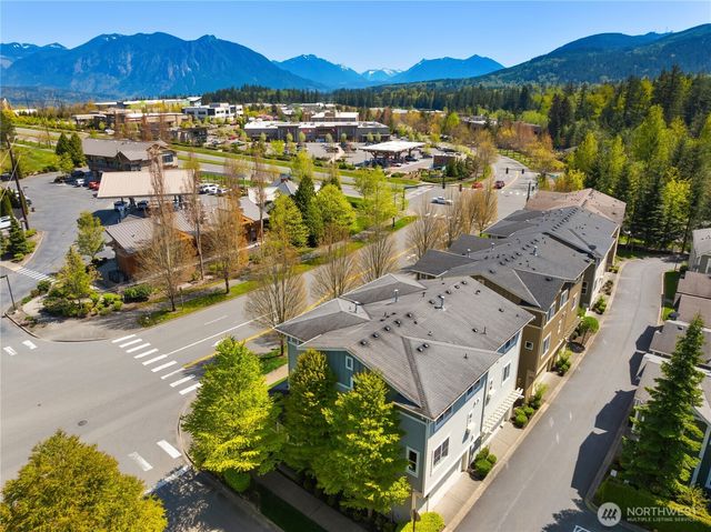 8017 Douglas Avenue SE, Snoqualmie, WA 98065