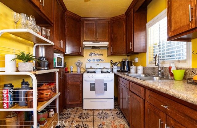 2121 E Shauer, Compton, CA 90222