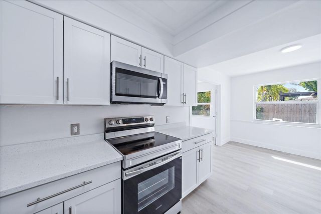 2210 BLACKWOOD DRIVE, Venice, FL 34293