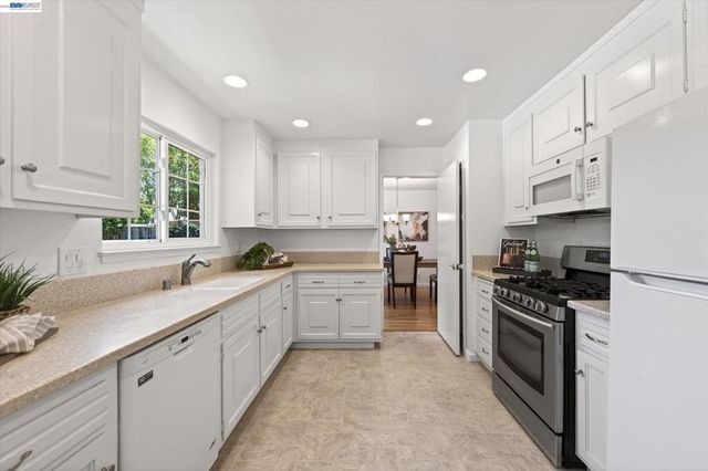 1719 Baywood Ct, Pleasanton, CA 94566