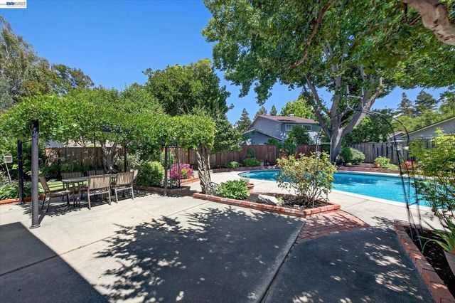 1719 Baywood Ct, Pleasanton, CA 94566