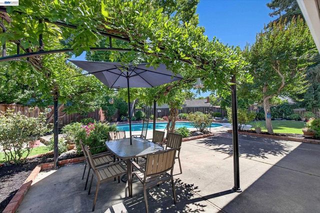 1719 Baywood Ct, Pleasanton, CA 94566