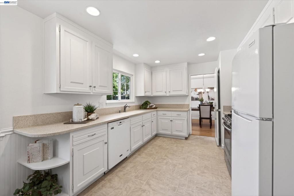 Image 10 of property listing at 1719 Baywood Ct, Pleasanton, CA 94566
