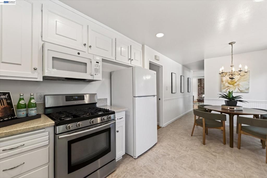 Image 12 of property listing at 1719 Baywood Ct, Pleasanton, CA 94566