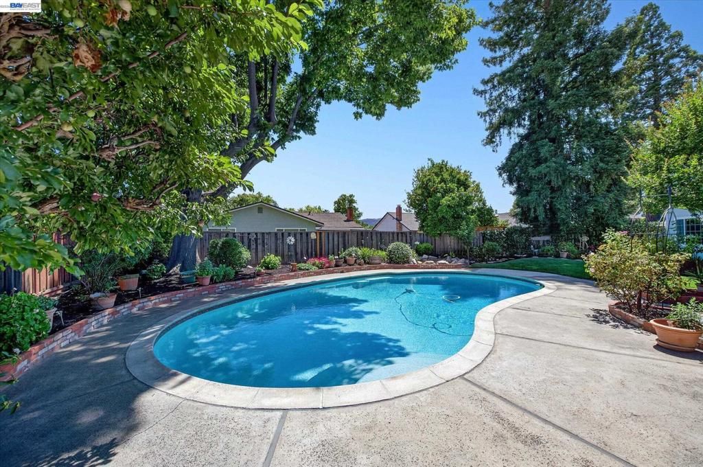 Image 34 of property listing at 1719 Baywood Ct, Pleasanton, CA 94566