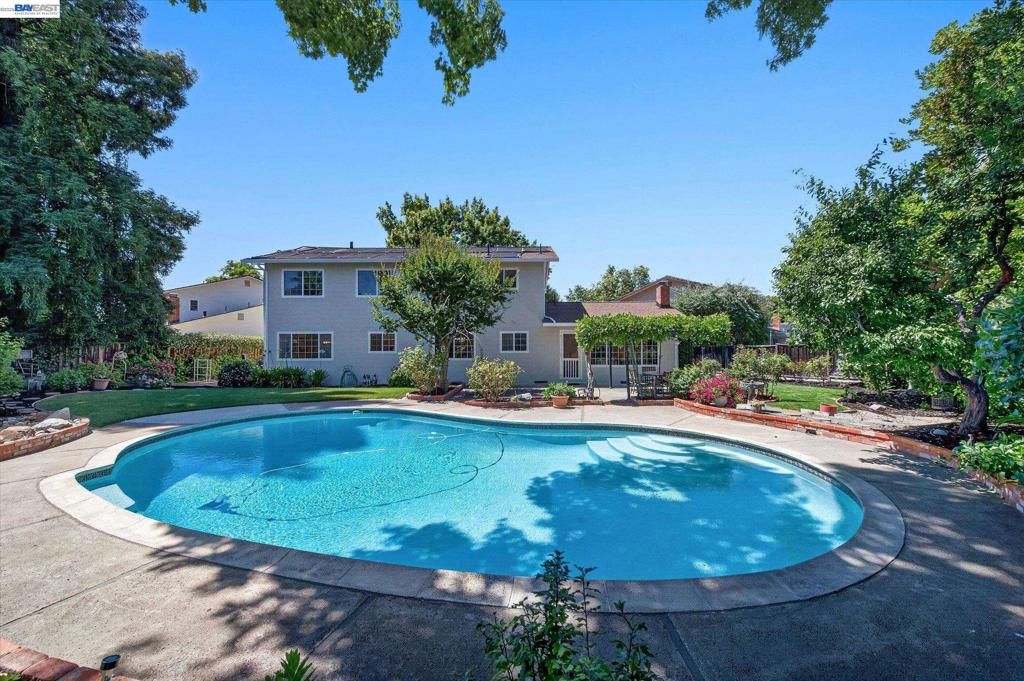 Image 35 of property listing at 1719 Baywood Ct, Pleasanton, CA 94566