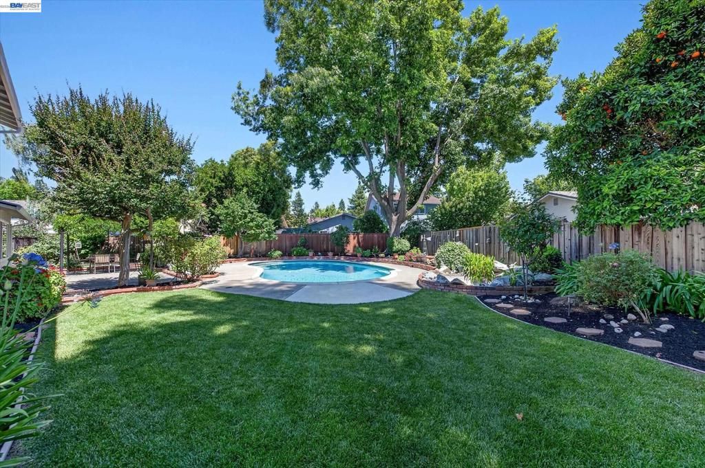 Image 36 of property listing at 1719 Baywood Ct, Pleasanton, CA 94566