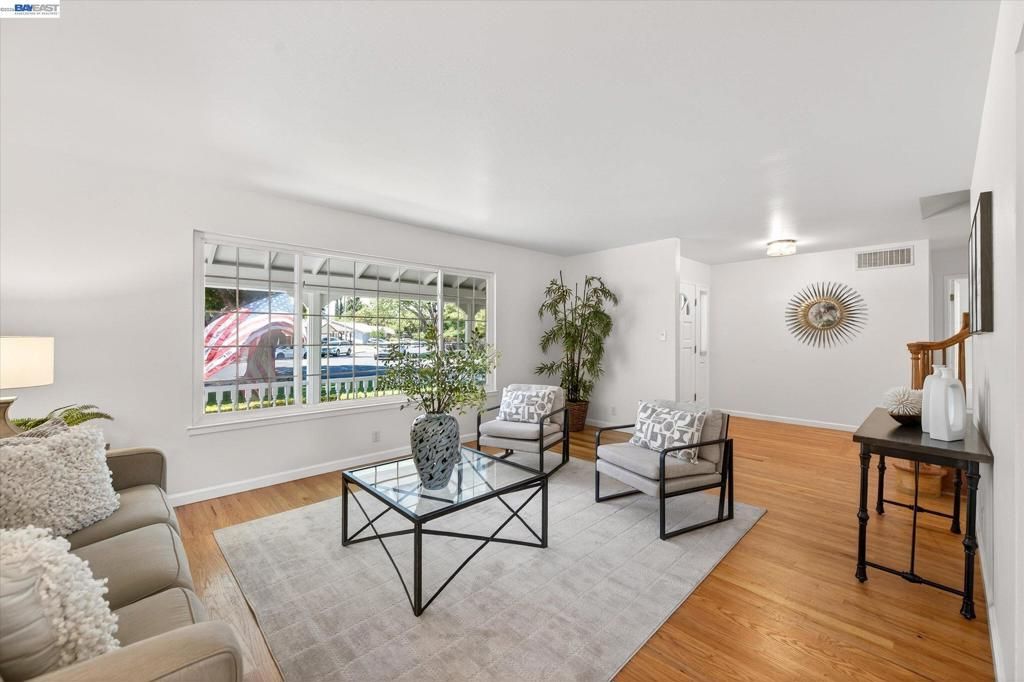 Image 8 of property listing at 1719 Baywood Ct, Pleasanton, CA 94566