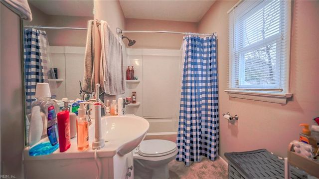 60 Sycamore AVE, Newport News, VA 23607