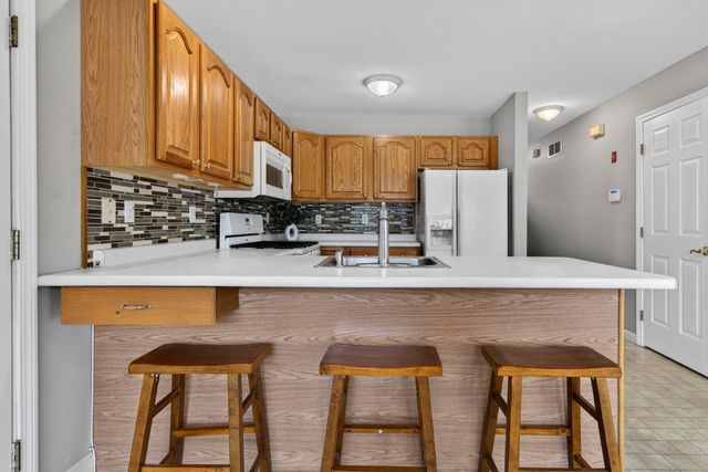 34 Lincoln Drive, Londonderry, NH 03053