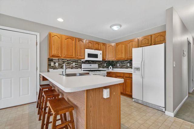 34 Lincoln Drive, Londonderry, NH 03053