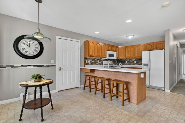 34 Lincoln Drive, Londonderry, NH 03053