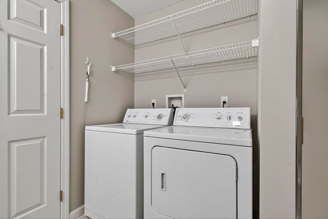 34 Lincoln Drive, Londonderry, NH 03053