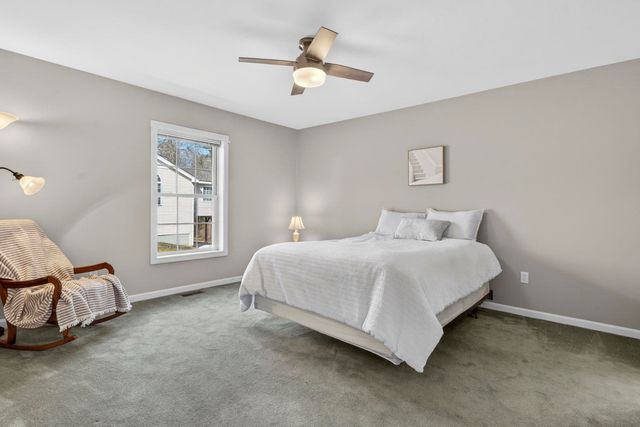 34 Lincoln Drive, Londonderry, NH 03053