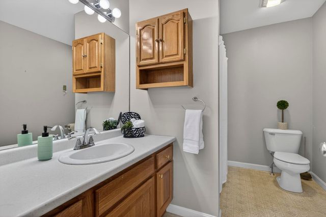 34 Lincoln Drive, Londonderry, NH 03053