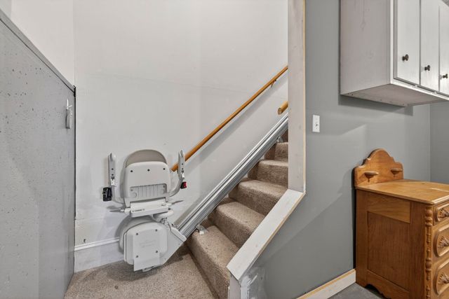 34 Lincoln Drive, Londonderry, NH 03053