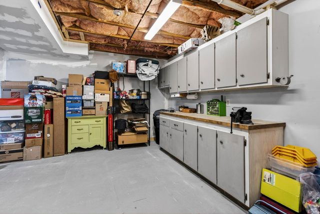 34 Lincoln Drive, Londonderry, NH 03053