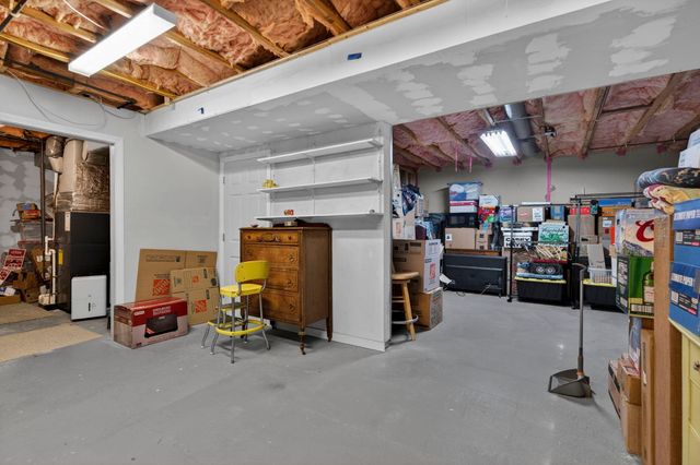 34 Lincoln Drive, Londonderry, NH 03053