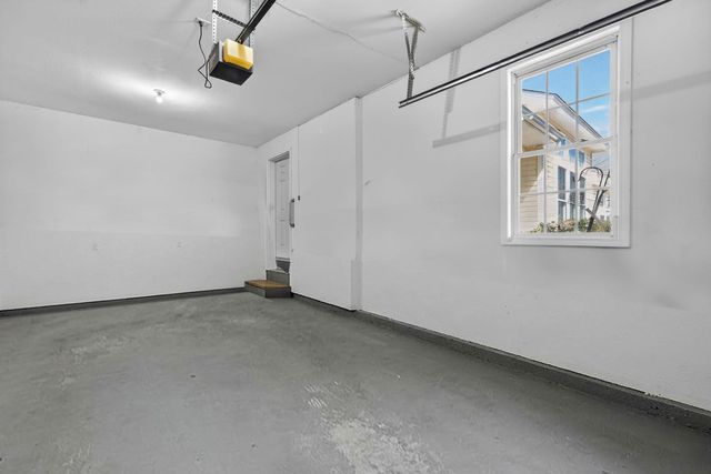 34 Lincoln Drive, Londonderry, NH 03053