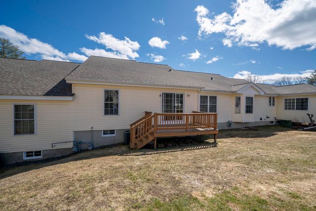 34 Lincoln Drive, Londonderry, NH 03053