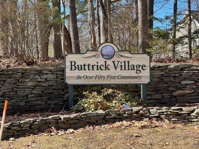 34 Lincoln Drive, Londonderry, NH 03053