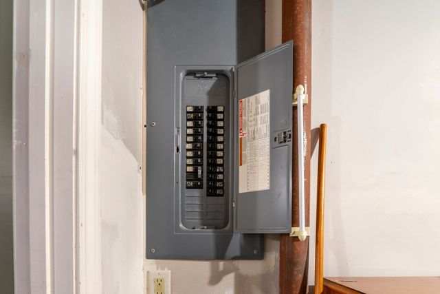 34 Lincoln Drive, Londonderry, NH 03053