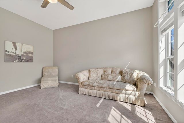 34 Lincoln Drive, Londonderry, NH 03053