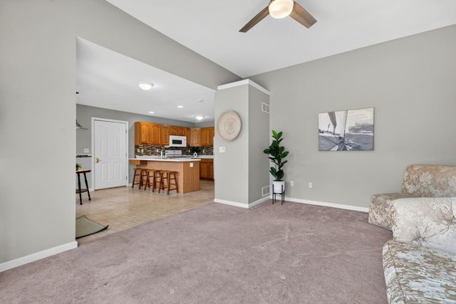 34 Lincoln Drive, Londonderry, NH 03053