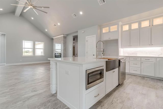 580 Highview Court, Godley, TX 76044