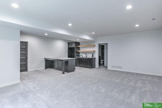 5409 N 196th Avenue, Elkhorn, NE 68022