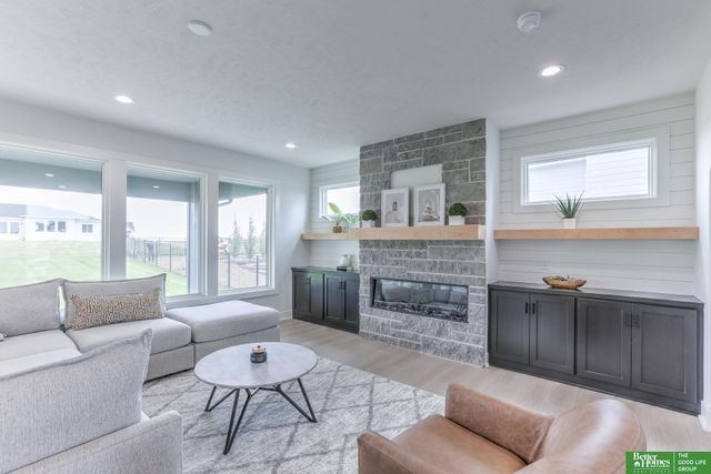 5409 N 196th Avenue, Elkhorn, NE 68022