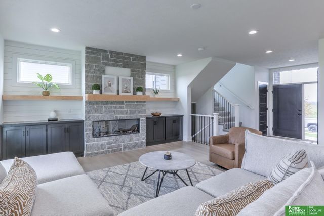 5409 N 196th Avenue, Elkhorn, NE 68022