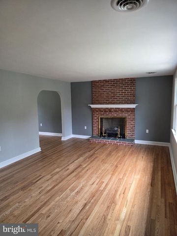 5 SMALLWOOD LN, New Castle, DE 19720