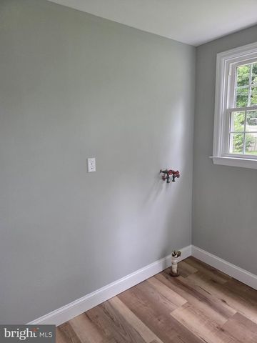 5 SMALLWOOD LN, New Castle, DE 19720