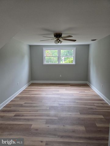 5 SMALLWOOD LN, New Castle, DE 19720