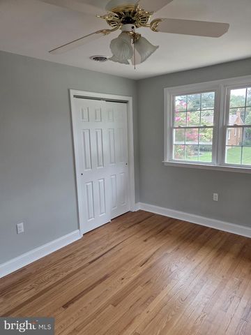 5 SMALLWOOD LN, New Castle, DE 19720