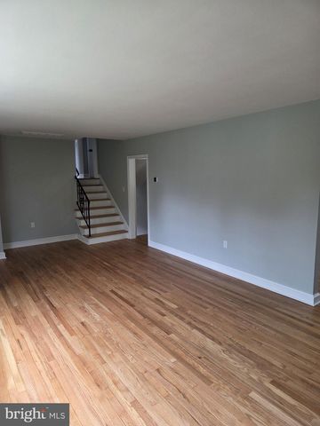 5 SMALLWOOD LN, New Castle, DE 19720
