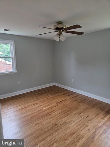 5 SMALLWOOD LN, New Castle, DE 19720
